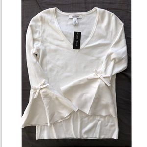 White|Black white sweater with flare sleeve